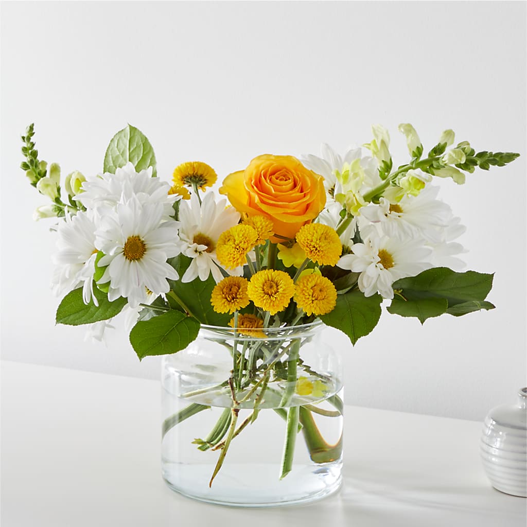 Sun Salutation Bouquet – TREASURE HUT FLOWERS GIFTS & GHSES, Delavan WI