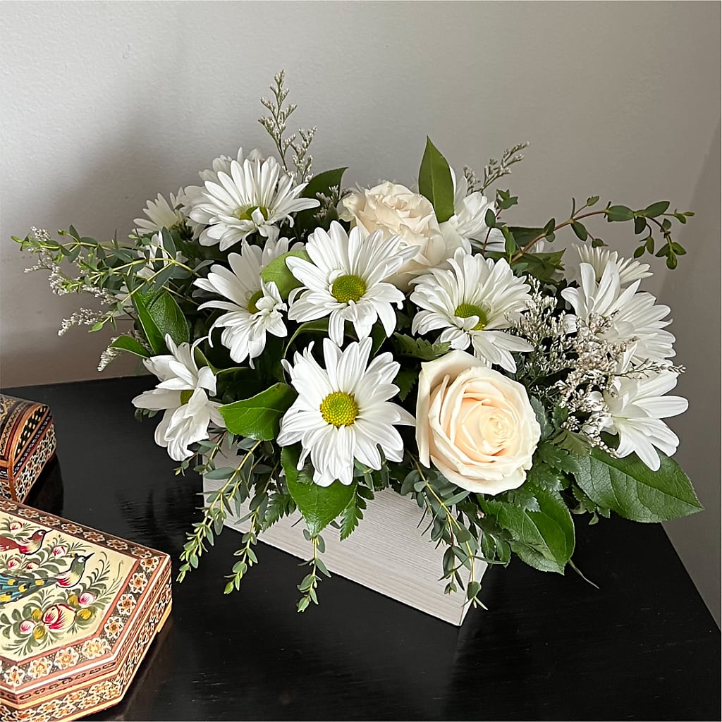 Fresh Linen Box Bouquet – TREASURE HUT FLOWERS GIFTS & GHSES, Delavan WI