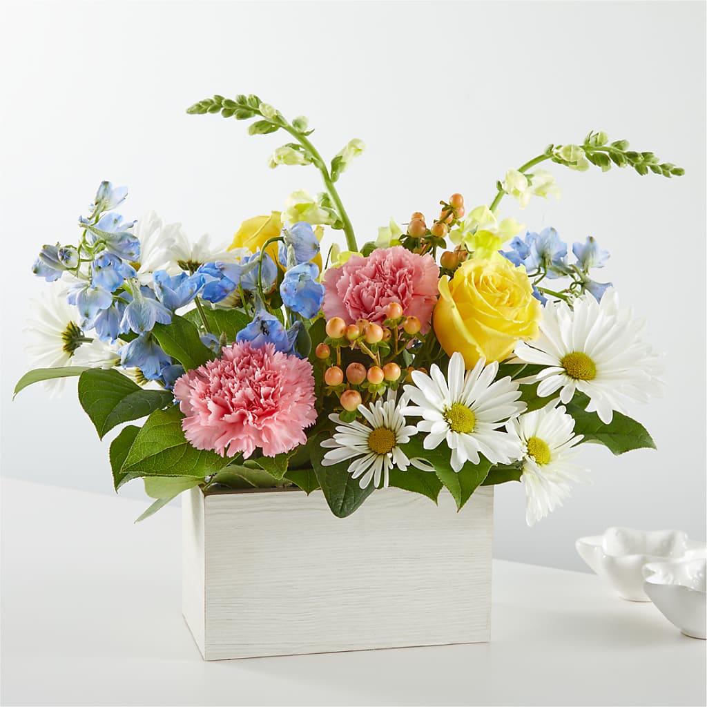 Sun Salutation Box Bouquet – TREASURE HUT FLOWERS GIFTS & GHSES, Delavan WI