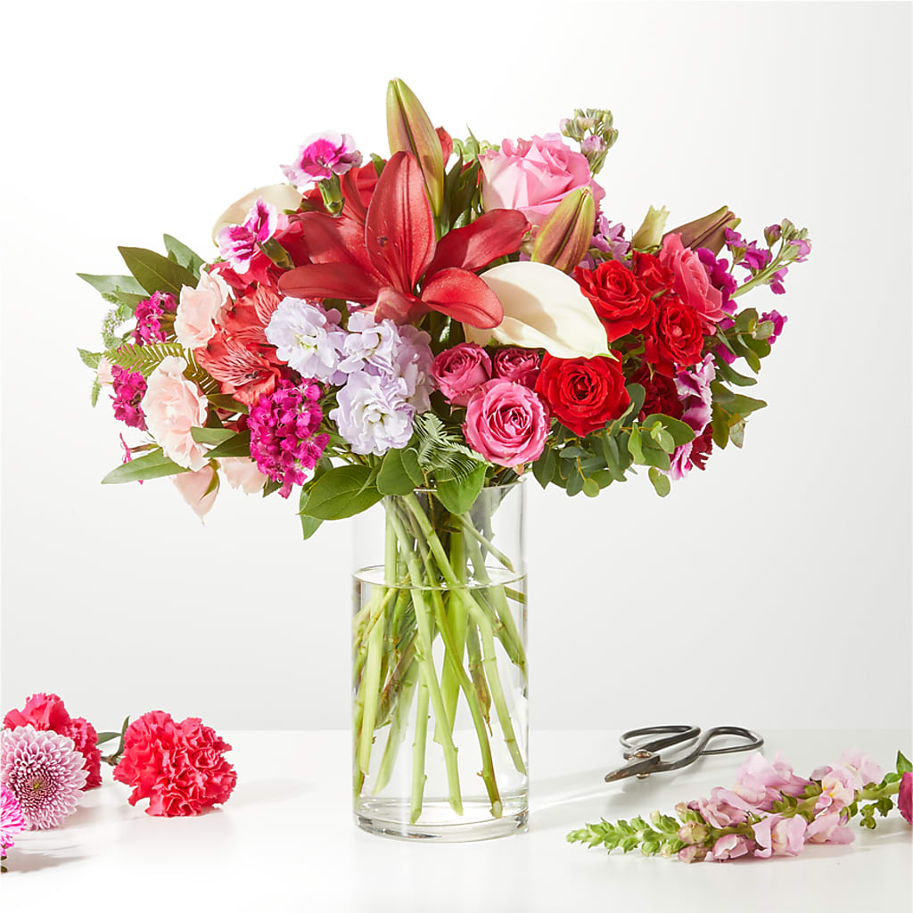 Swooning Over You - A Luxury Florist Original – TREASURE HUT FLOWERS GIFTS & GHSES, Delavan WI