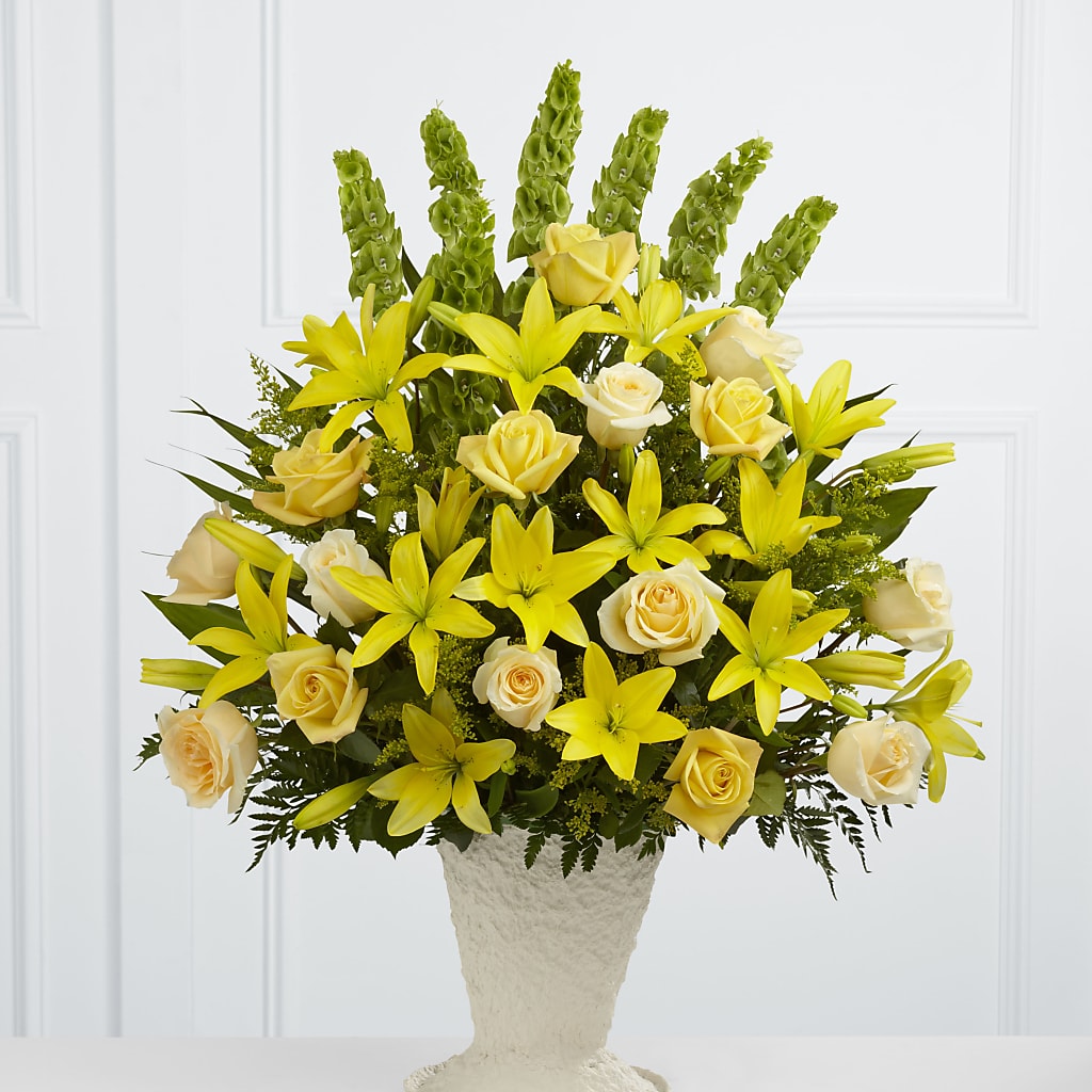 Golden Memories Arrangement – TREASURE HUT FLOWERS GIFTS & GHSES, Delavan WI