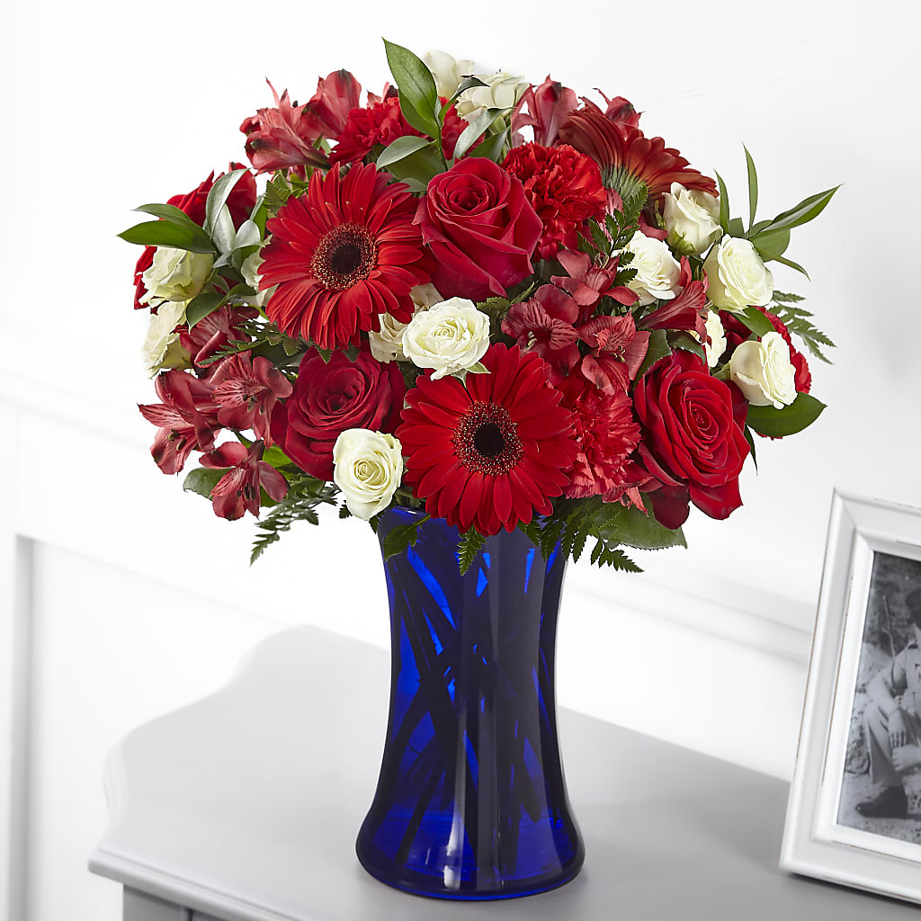 Hearts Embrace Bouquet – TREASURE HUT FLOWERS GIFTS & GHSES, Delavan WI