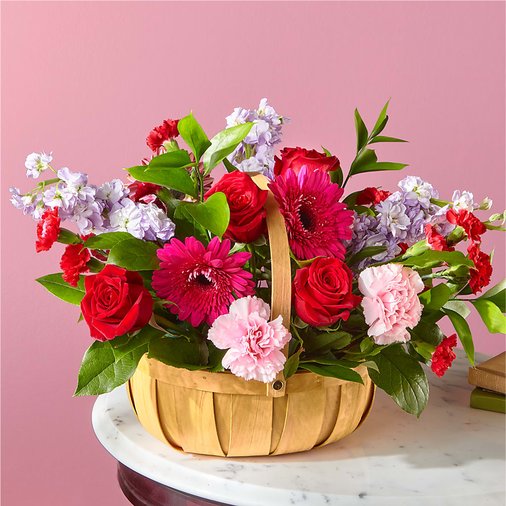 Pink Picnic Basket – TREASURE HUT FLOWERS GIFTS & GHSES, Delavan WI