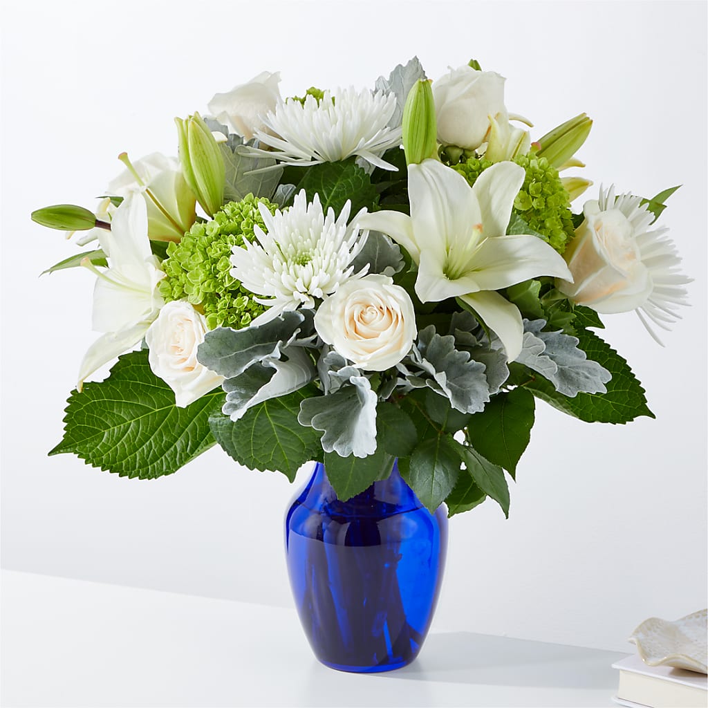 Snowy Dreams Bouquet – TREASURE HUT FLOWERS GIFTS & GHSES, Delavan WI