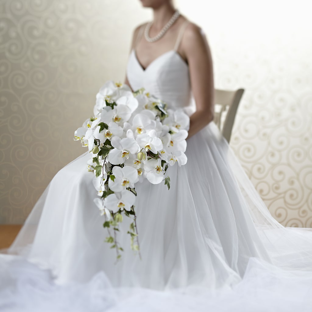 Classic White Bouquet – TREASURE HUT FLOWERS GIFTS & GHSES, Delavan WI