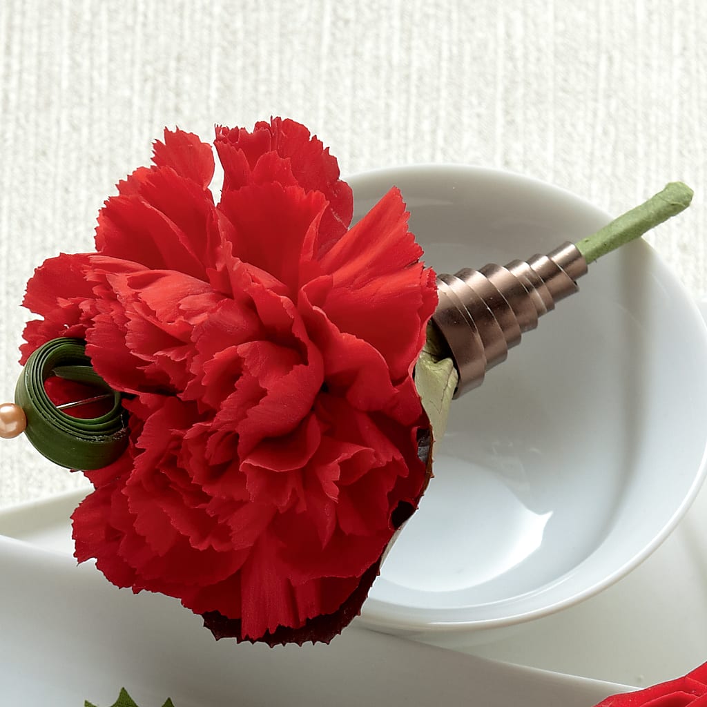 Red Carnation Boutonniere – TREASURE HUT FLOWERS GIFTS & GHSES, Delavan WI