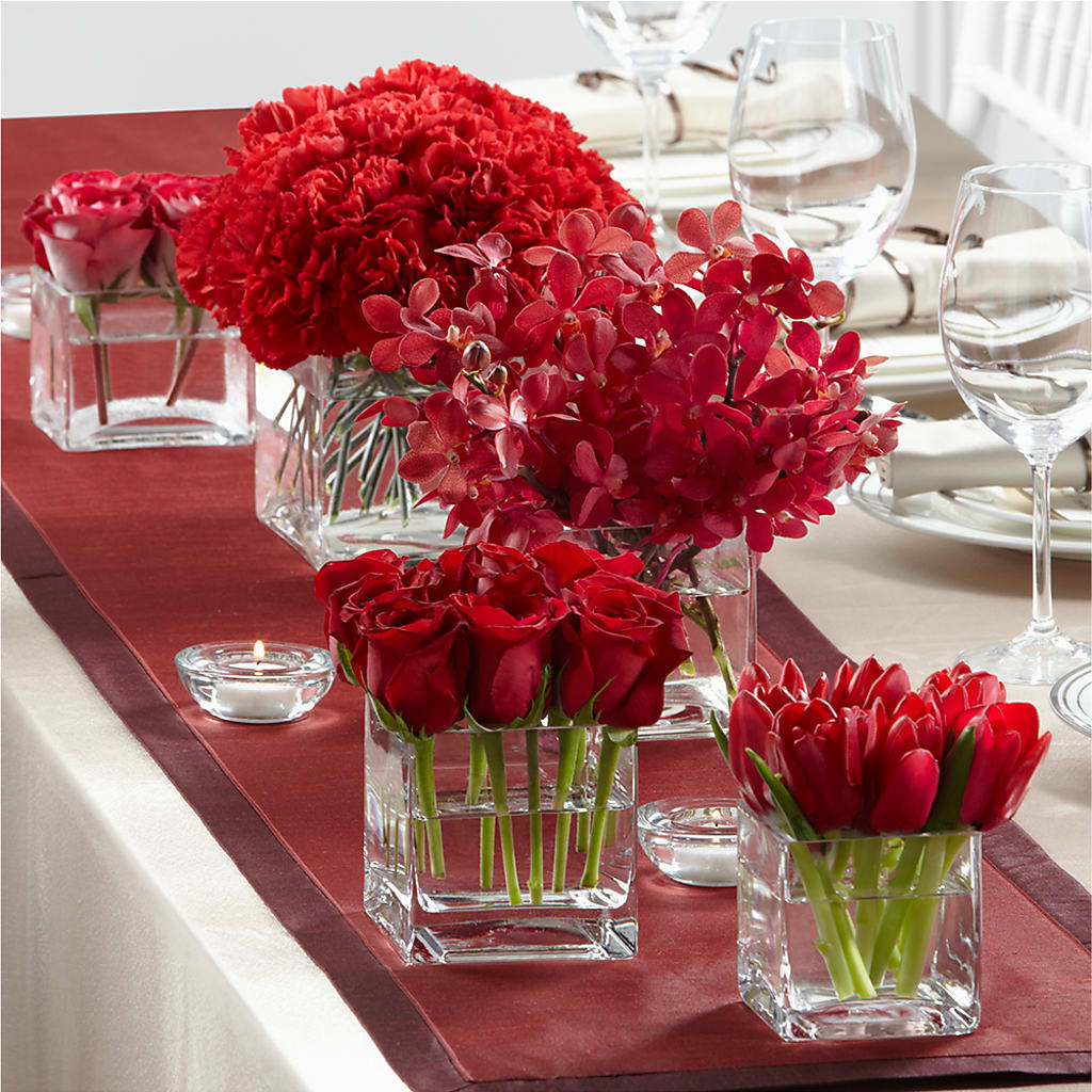 Modern Grace Centerpiece – TREASURE HUT FLOWERS GIFTS & GHSES, Delavan WI