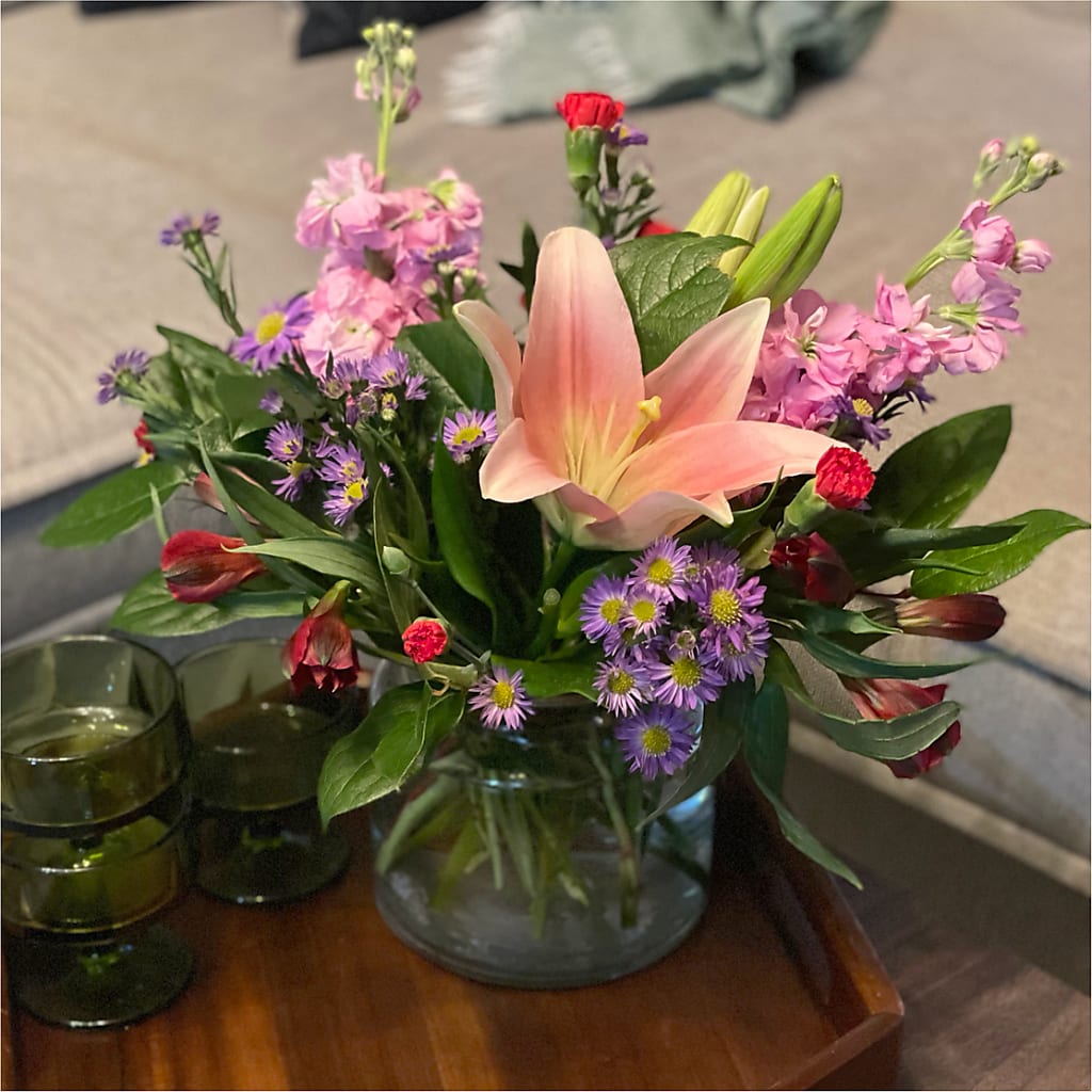 Romantique Bouquet – TREASURE HUT FLOWERS GIFTS & GHSES, Delavan WI