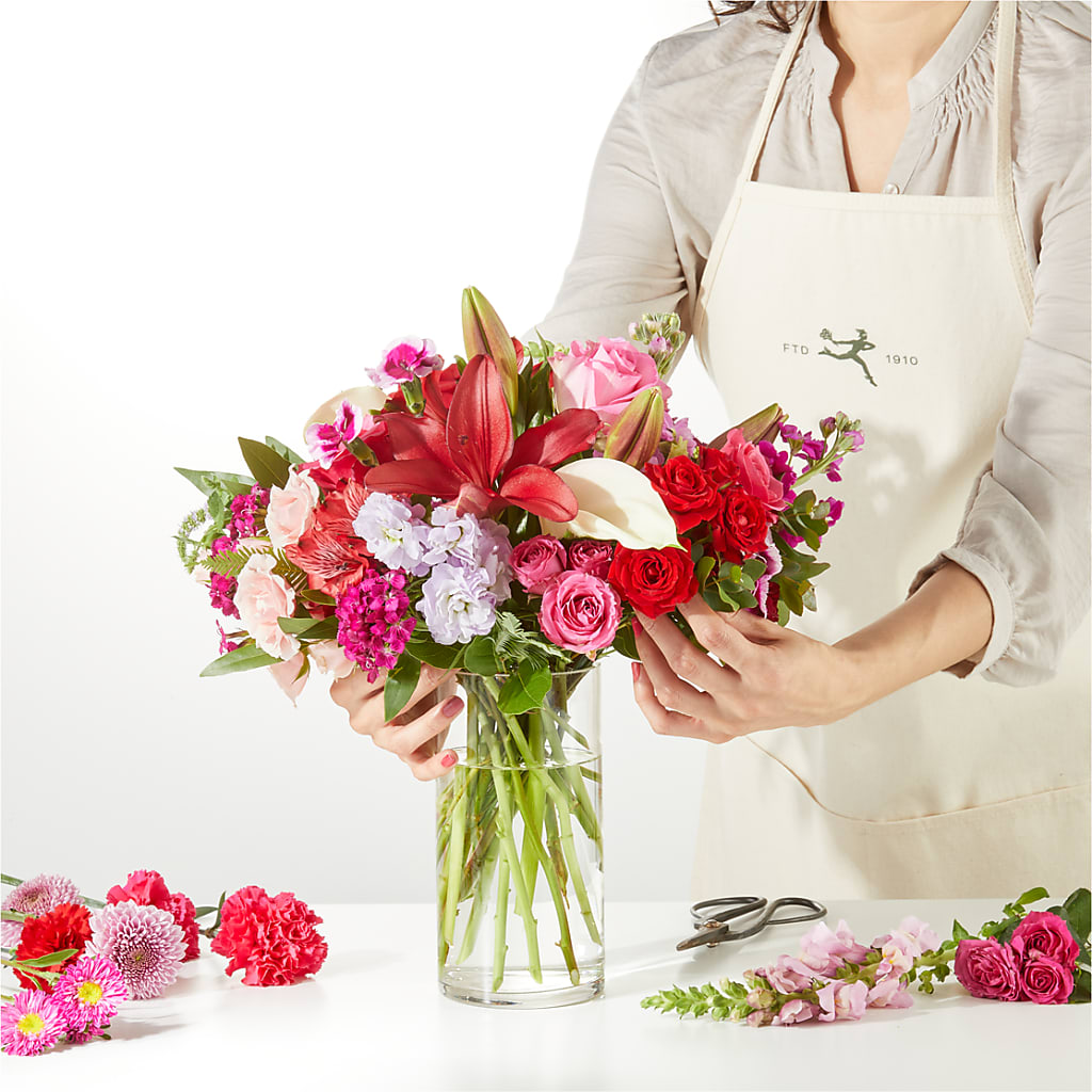 Swooning Over You - A Luxury Florist Original – TREASURE HUT FLOWERS GIFTS & GHSES, Delavan WI