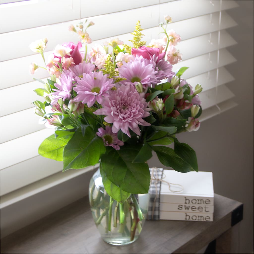Pastel Tradition - A Florist Original – TREASURE HUT FLOWERS GIFTS & GHSES, Delavan WI