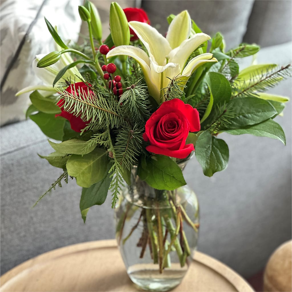 Sparkling Snowflakes Bouquet – TREASURE HUT FLOWERS GIFTS & GHSES, Delavan WI