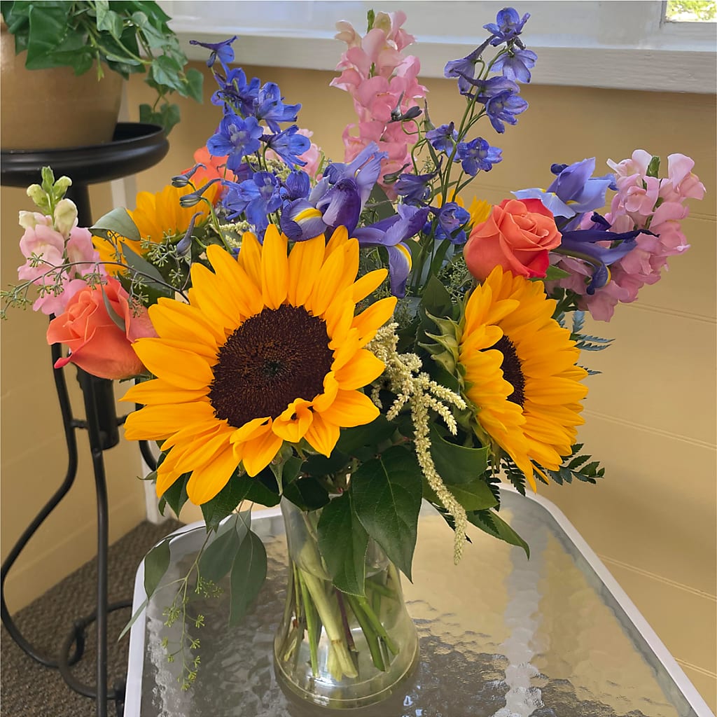 Rays of Life Bouquet – TREASURE HUT FLOWERS GIFTS & GHSES, Delavan WI