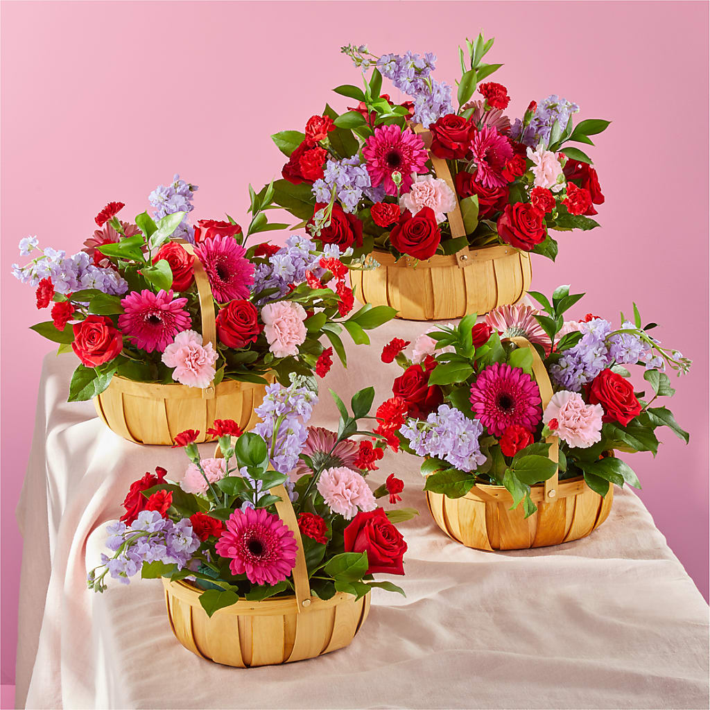 Pink Picnic Basket – TREASURE HUT FLOWERS GIFTS & GHSES, Delavan WI
