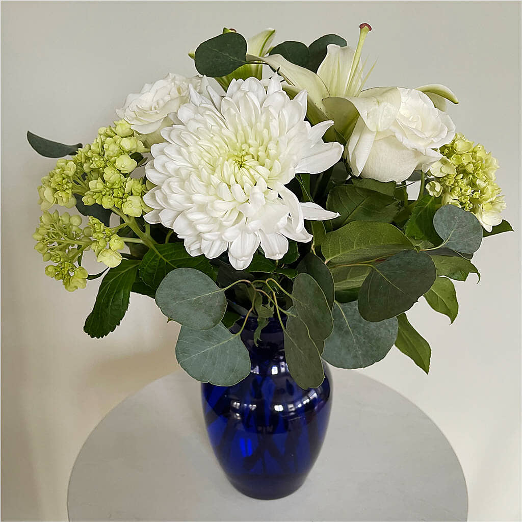 Snowy Dreams Bouquet – TREASURE HUT FLOWERS GIFTS & GHSES, Delavan WI