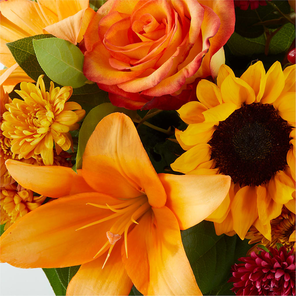 Grateful Centerpiece – TREASURE HUT FLOWERS GIFTS & GHSES, Delavan WI