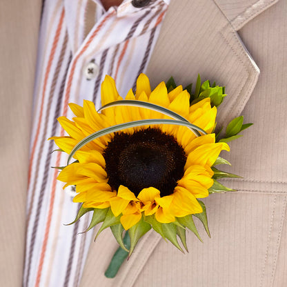 Free Spirit Boutonniere – TREASURE HUT FLOWERS GIFTS & GHSES, Delavan WI